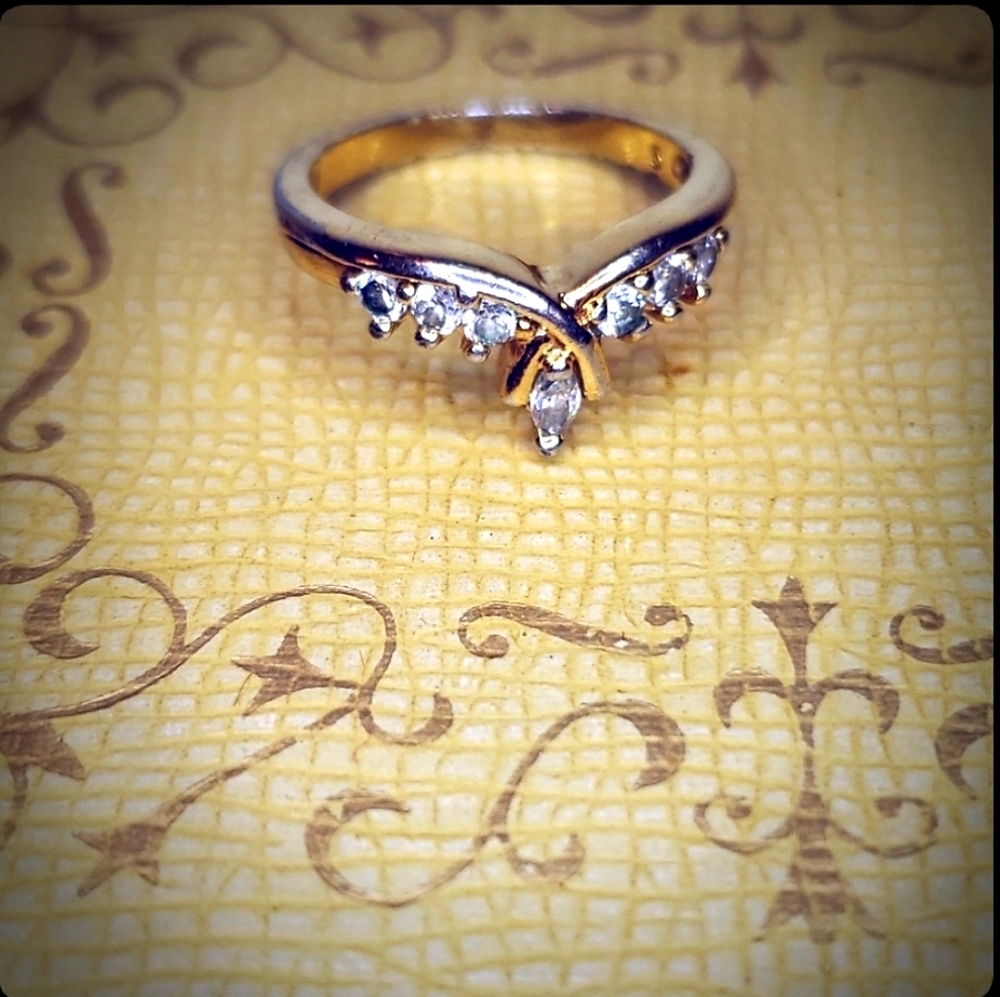 FINAL NV Golden with diamonds / cz Size 5 Ring 💎